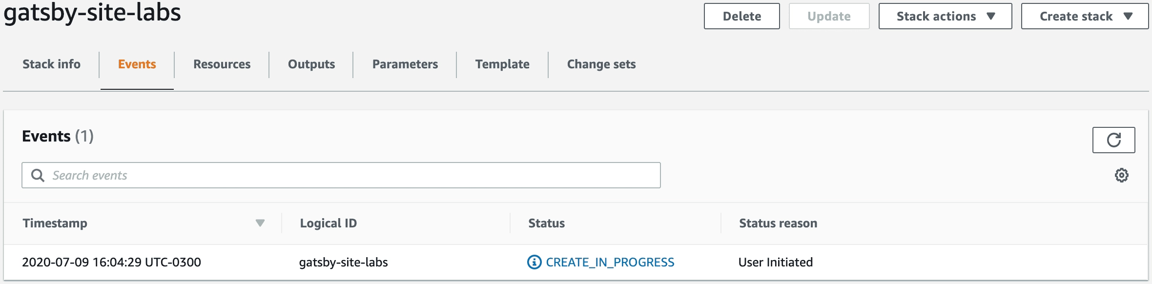 Paso 4: Esperar la creación del Stack